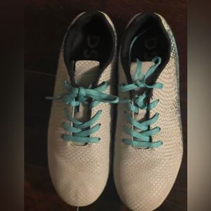 DSG kids 2.5 soccer Cleats